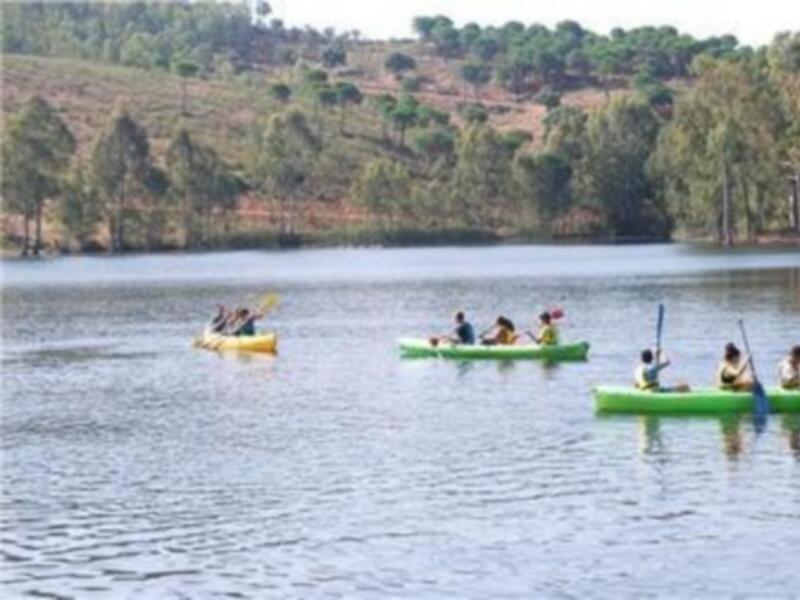 Alta participación en la primera Acampada Joven Multiaventura celebrada en la reserva natural del Castillo de las Guardas