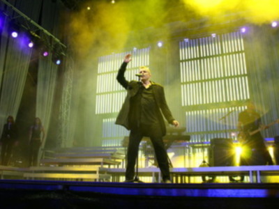 Miguel Bosé cuelga el cartel de "no hay entradas" en Chiclana, Cadiz, ante doce mil personas