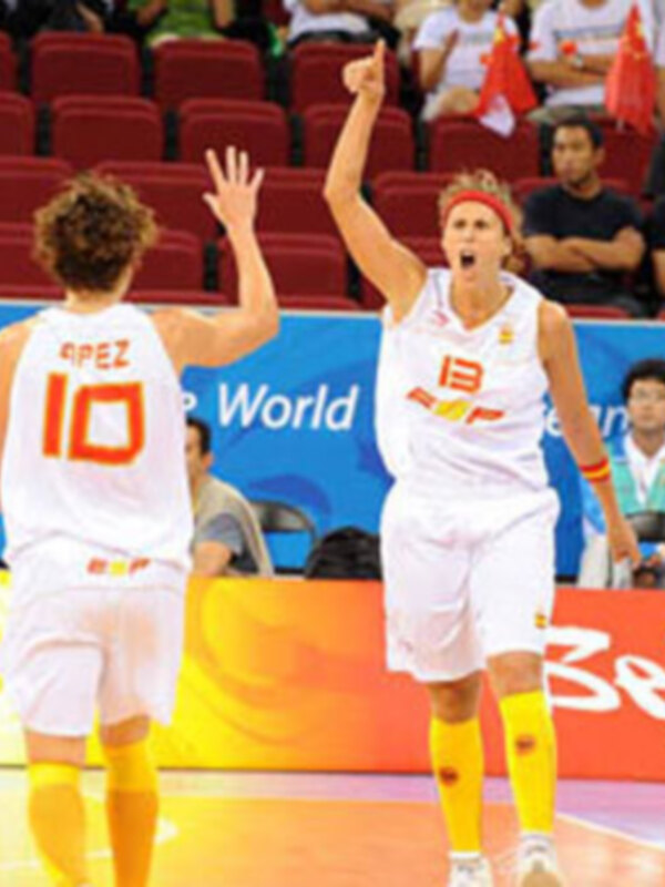 España superó a la República Checa (74-55) y casi se asegura los cuartos