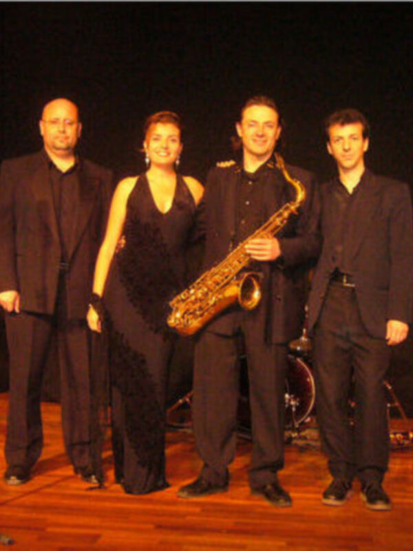 Jueves 21 Paz de Alarcón y toda la "Banda" en Plaza de Armas