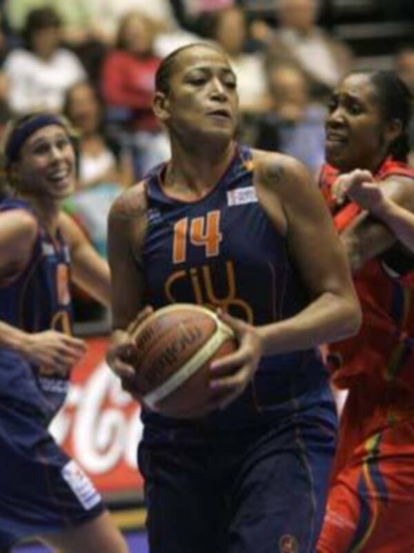 El Olesa se doctora ganando al Perfumerías Avenida en la tercera jornada de la Liga Femenina