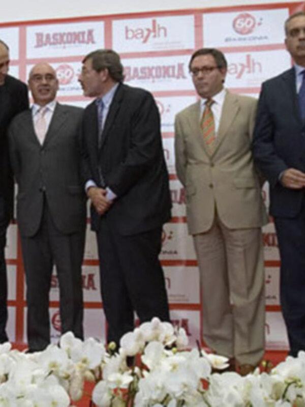 José Luis Sáez asistió a la inauguración de la ciudad deportiva del TAU Baskonia