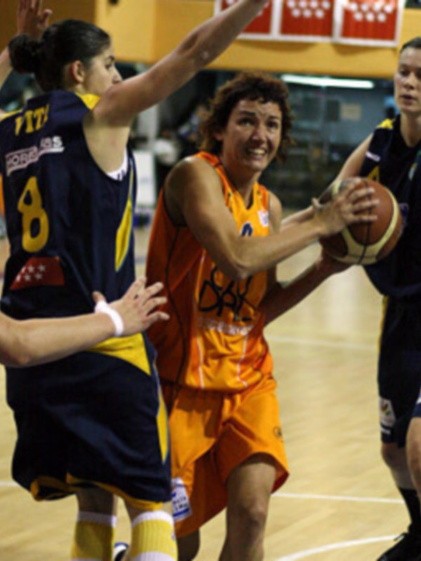 El Perfumerías Avenida desgasta al EBE Ibiza (84-59) y mantiene el ritmo de la cabeza de la Liga Femenina
