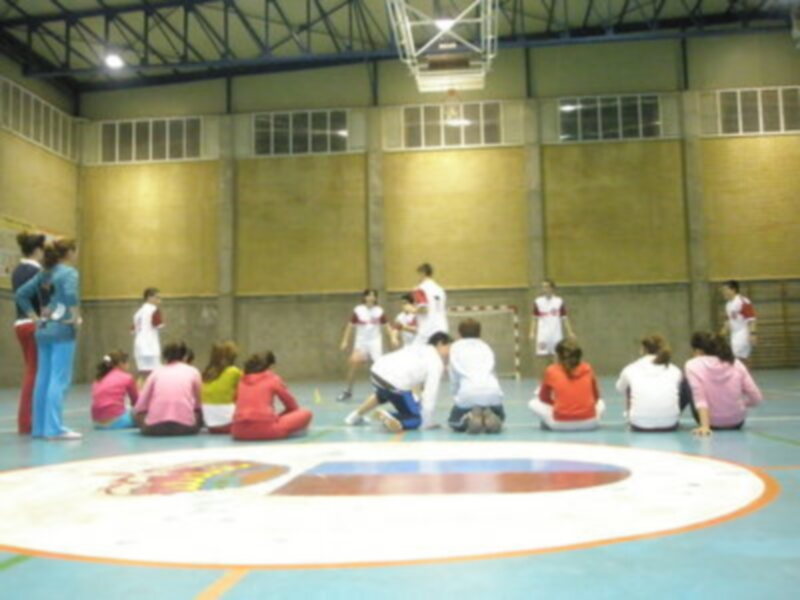 El Viso acoge una sesión práctica con la Guía Metodológica de balonmano como referencia