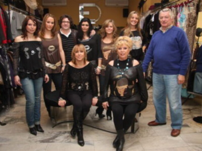 Lista de Espera de Sevilla comercializa las camisetas de Maria Jimenez