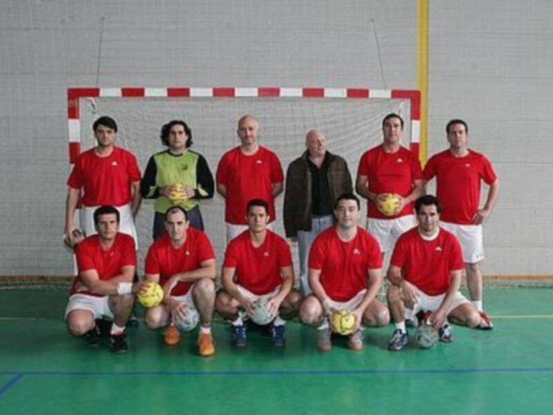 Digno papel de la selección sevillana de balonmano en el I Torneo Andaluz de Veteranos