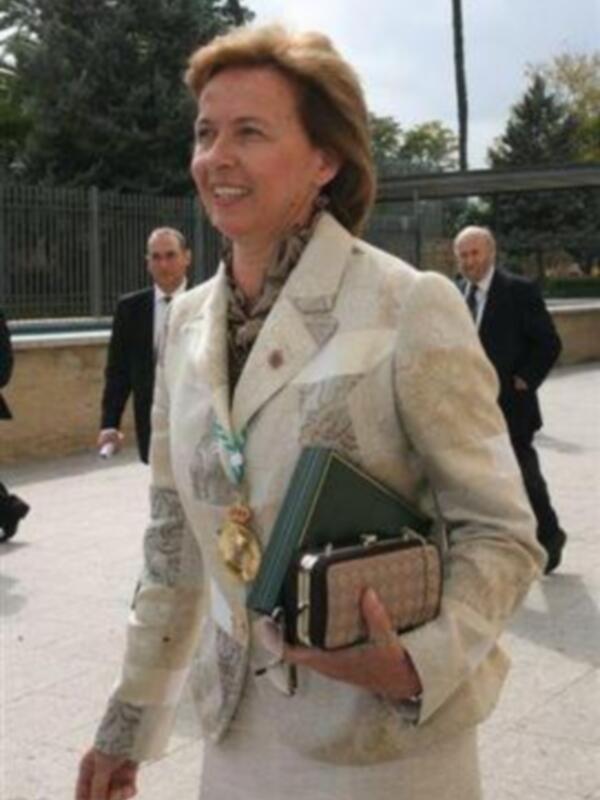 La presidenta de la fundación Medina Sidonia, Lilianne Dhalma, recogió la medalla de Andalucía en su primer acto oficial como duquesa viuda consorte 
