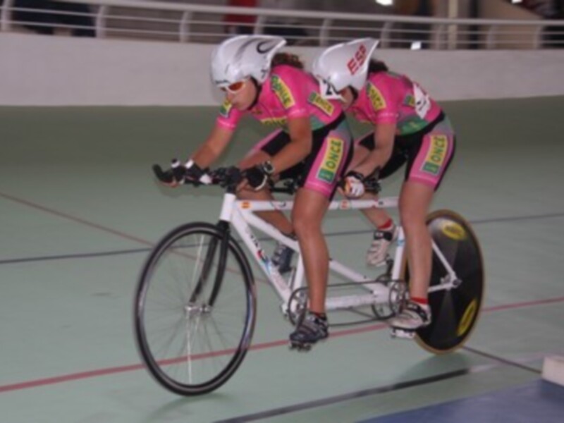 Los paralímpicos andaluces Antonio García y Ana López disputan en Manchester el Mundial de Ciclismo en Pista