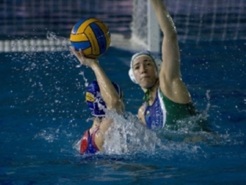 La lógica se impone en la despedida nazarena de la XIV Copa de la Reina de waterpolo