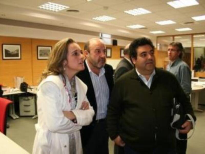 La Consejera de Medio Ambiente entregaba esta mañana al presidente de ADAD las resoluciones de los proyectos Endoñánate Y Gestión Sostenible