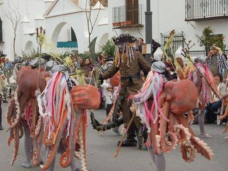 La cabalgata de carnaval puso el punto y final al fin de semana grande de la fiesta (Chipiona)