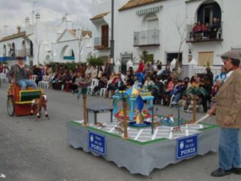 La cabalgata de carnaval puso el punto y final al fin de semana grande de la fiesta (Chipiona)