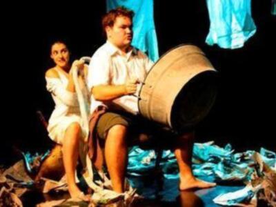 Estreno con exito de la obra 'Hacia Otóntoron' en Sevilla