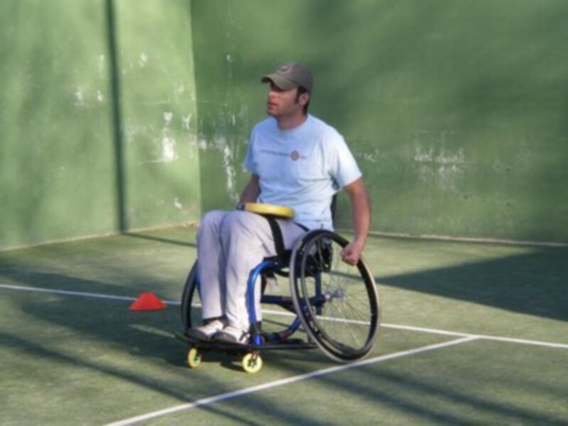 Fundación Deporte y Desafío y Deutsche Bank organizan un curso de pádel para personas con discapacidad