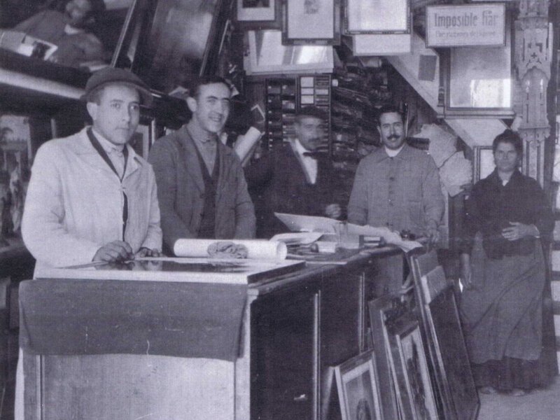 Cuadros Venecia, cumplen cien años enmarcando Sevilla 