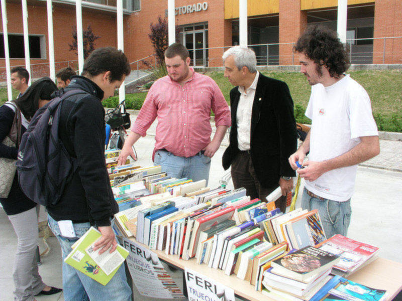 Comienza en la Universidad Pablo de Olavide la II Feria del Trueque de Libros 