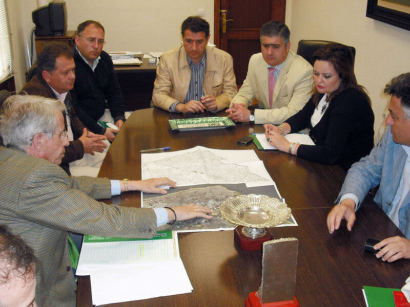 Entregan al Instituto Geológico y Minero el borrador del estudio de control de los acuíferos para la aprobación definitiva (Chipiona)