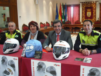 En marcha un curso de aerografía de cascos para fomentar su uso entre los jóvenes(Chipiona)