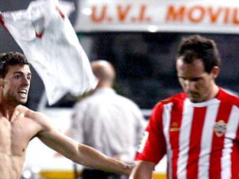  Sevilla gana  la Copa del Rey al vencer en Barcelona 2-0 al Atletico de Madrid en la final .
