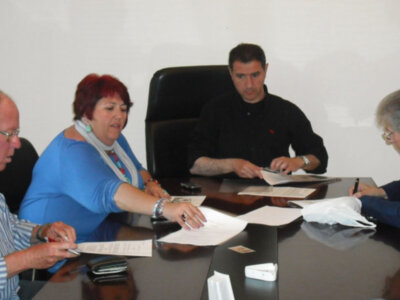 El consistorio firma un convenio con asociaciones para la gestión de aparcamientos (Chipiona)