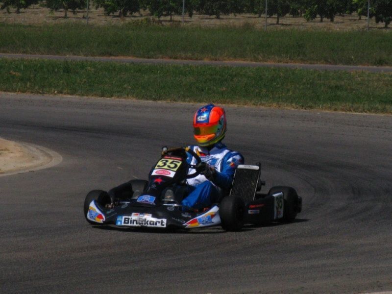 Regreso triunfal de Manu Bejarano en el Campeonato de España de karting