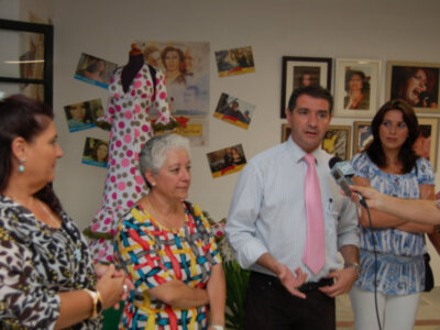 Manuel García inauguró ayer las primeras jornadas culturales Nuestra Rocío con una exposición de fotografías en la casa de la cultura(Chipiona)