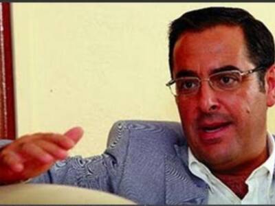 Antonio Montiel pinta el cartel del 75 aniversario de la salida procesional del Cristo de Animas y Ciegos de la hermandad de fusionadas de Málaga