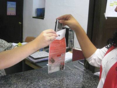 El ayuntamiento de Olivares promueve, en colaboración con la cruz roja, una campaña de recogida de móviles usados