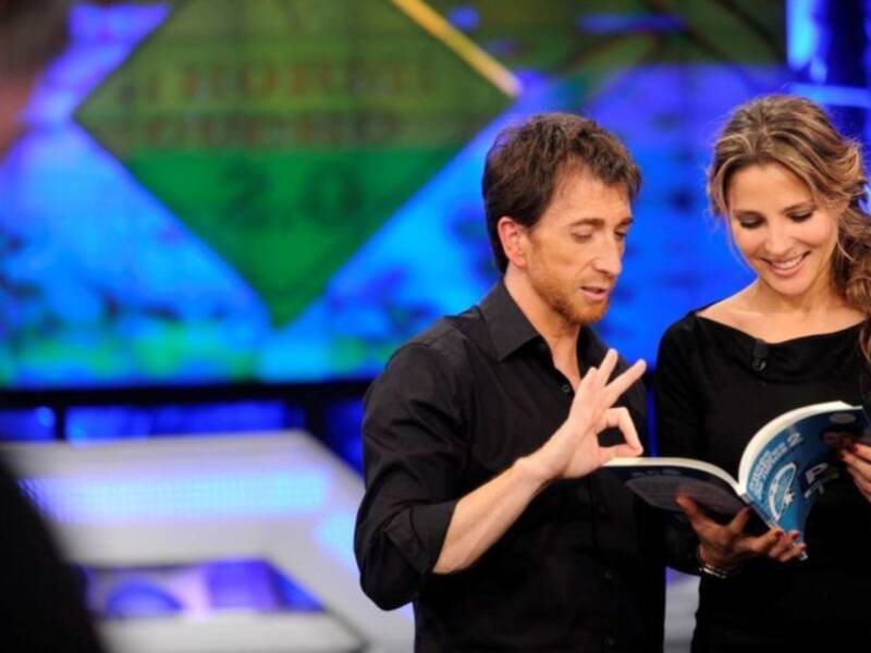 Elsa Pataky, enseña trucos para ser sexy en la cama con Pablo Motos