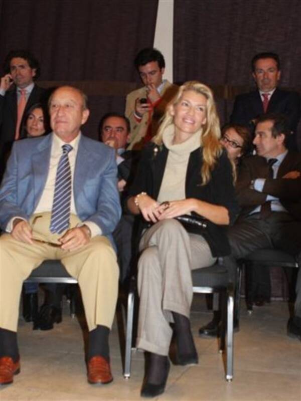 Patricia Rato, la Duquesa de Alba y Rjoy acompañan a Juan Ignacio Zoido en la presentación de su libro Zoido, destino Sevilla