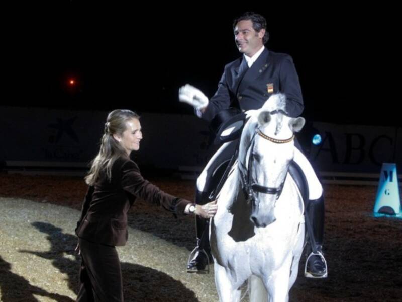 La Infanta Elena inaugura la XX edición  del salón internacional del caballo
