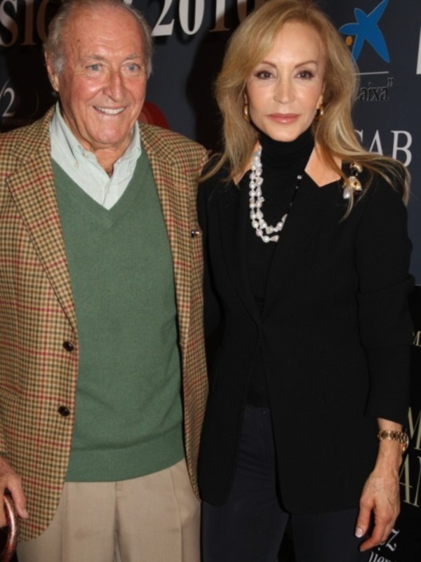 Carmen Lomana coincide con Julián Muñoz en Sevilla el día que este cumplía 63 años