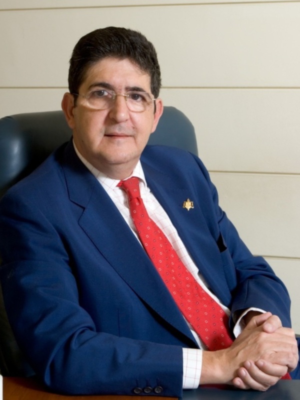 José Joaquín Gallardo gana 1874 a 371 y 27 ,por amplia mayoria las elecciónes como decano del Colegio de Abogados de Sevilla 