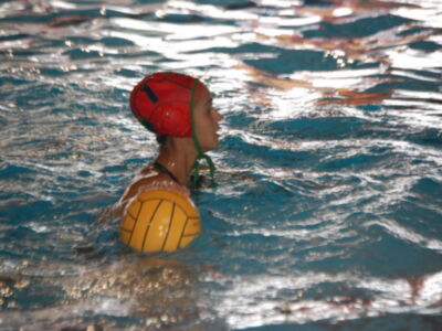 El C.W. Dos Hermanas-EMASESA hace los deberes en el Centro de Natación Mundial 86