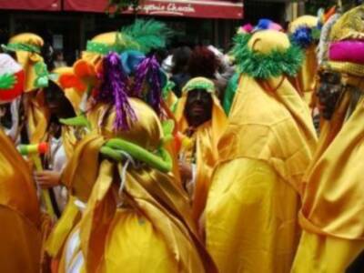Los Reyes Magos reparten ilusión por las calles de Triana