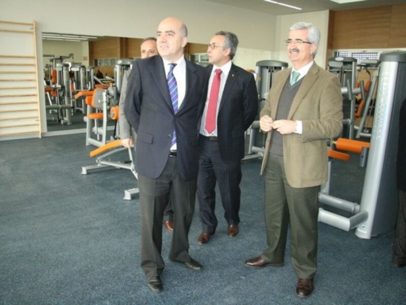 El presidente del Comité Olímpico Español inaugura el nuevo gimnasio del Club Náutico Sevilla
