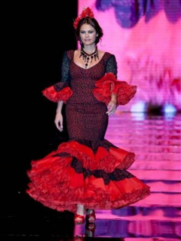 Marisa Jara, Helen Lindes, Paula Guilló, Miss España 2010, Eva González y Mª José Suárez de flamenca en Simof 2011