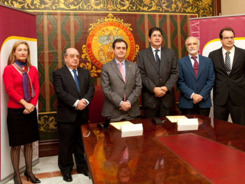 El Colegio de Abogados y la Universidad de Sevilla firman un convenio de colaboración para que los estudiantes reciban formación práctica en despachos de abogados.