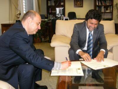 El rector de la UPO y el director de la editorial Tirant lo Blanch firman un convenio para impartir cursos de formación especializada en temas jurídicos