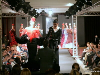 Pase de moda flamenca a beneficio de las obras asistenciales de la Hdad de del Rocío de Triana