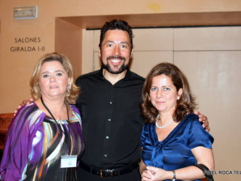 Pase de moda flamenca a beneficio de las obras asistenciales de la Hdad de del Rocío de Triana