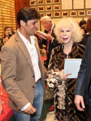 La Duquesa de Alba, del brazo de Fran y Julián Contreras desmiente que se haya casado 