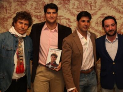 La Duquesa de Alba, del brazo de Fran y Julián Contreras desmiente que se haya casado 