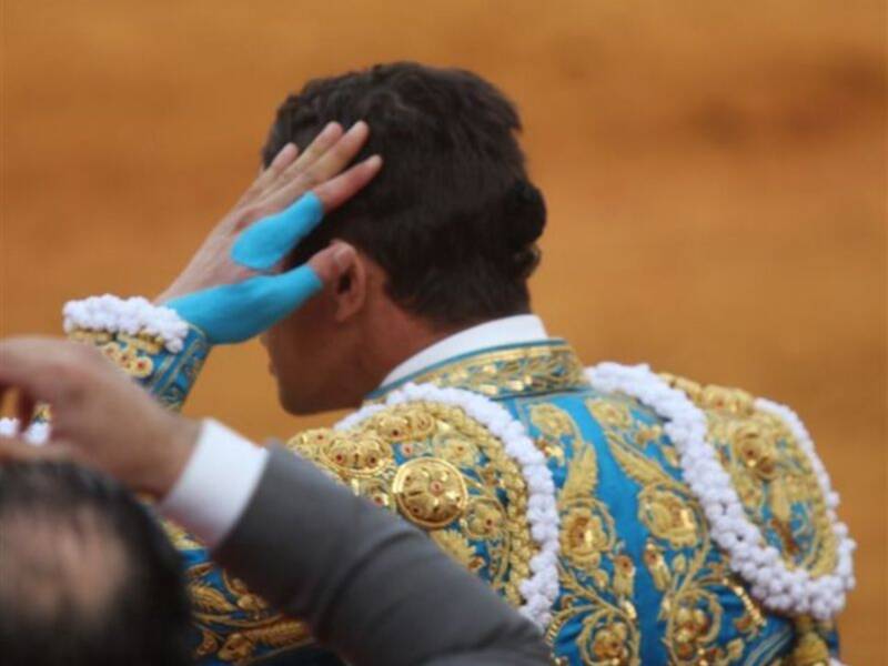 Manzanares hace historia en la maestranza el año que espera su primer hijo