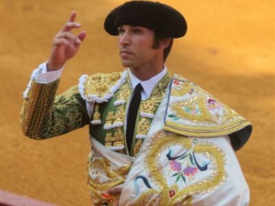 El abrazo de Fran Rivera y Cayetano en la maestranza