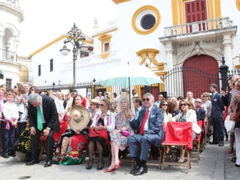 La Duquesa de Alba, con mantilla, madrina de la exhibición de enganches  
