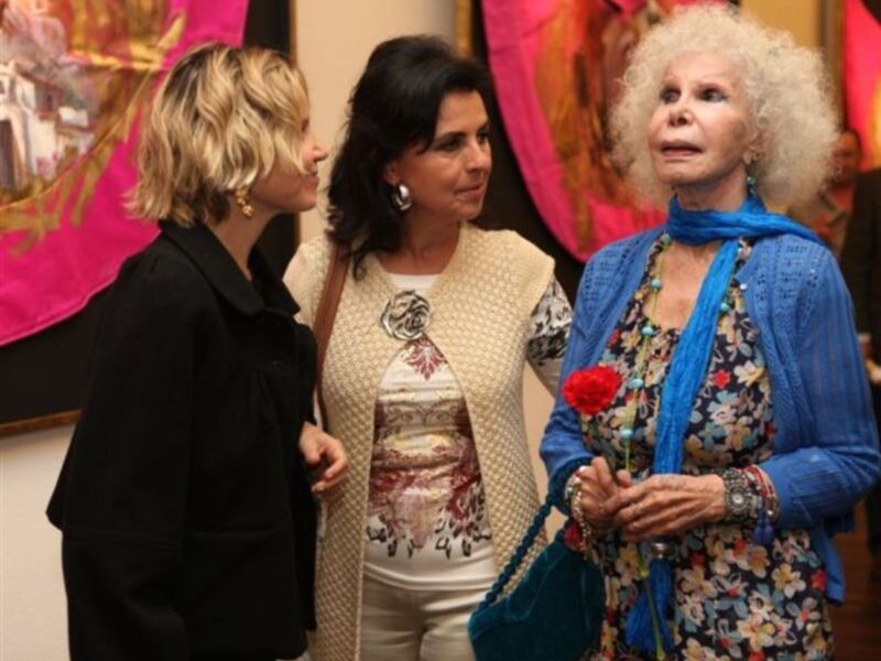 Eugenia Martínez de Irujo con la Duquesa de Alba en inauguración exposición taurina de la fundación Pequeño deseo
