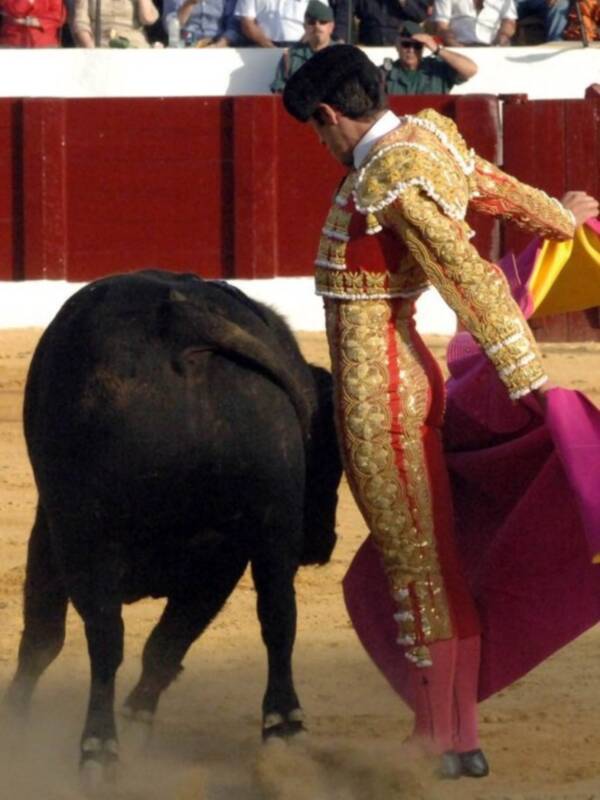 Los tres toreros a hombros en la segunda de Osuna