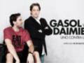 Dos hombres sentados en sillones, uno con camiseta roja y el otro con chaqueta negra. Texto: "Gasol vs Daimiel Uno contra uno Miércoles 18 de Mayo Canal A".