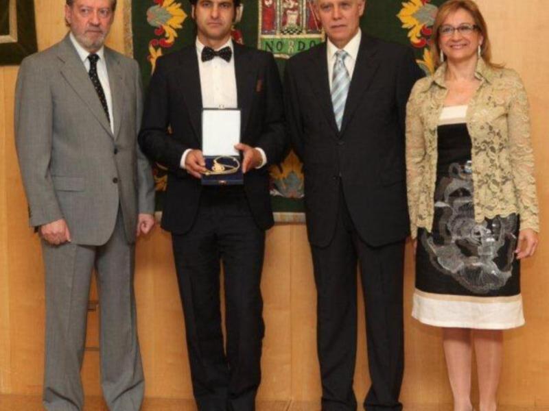 Eva González recibió la medalla de oro de Sevilla junto a Morante de la puebla